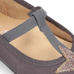 Merceditas en forma de T con elástico y ESTRELLAS en Serratex.