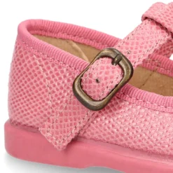 Merceditas hebilla en forma de t con lazo en Serratex estampado.