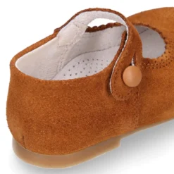 Merceditas niña clásica con botón en piel Serraje.