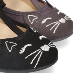 Merceditas niña en forma de T con diseño GATO en Serratex.