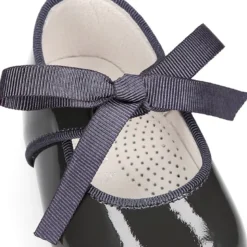 Mercedita tipo Angelito en piel charol para peques.
