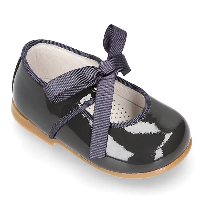 Mercedita tipo Angelito en piel charol para peques.