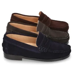Mocasin clásico niños mayores antifaz suela gruesa en piel serraje.