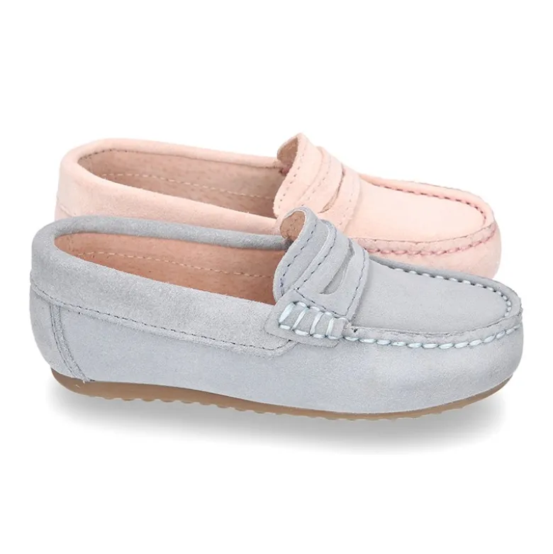 Mocasín antifaz en piel serraje en colores pasteles.