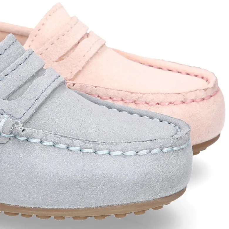 Mocasín antifaz en piel serraje en colores pasteles.
