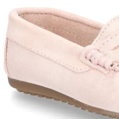 Mocasín antifaz en piel serraje en colores pasteles.