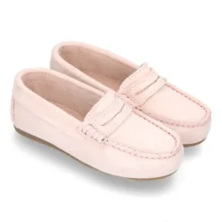 Mocasín antifaz en piel serraje en colores pasteles.