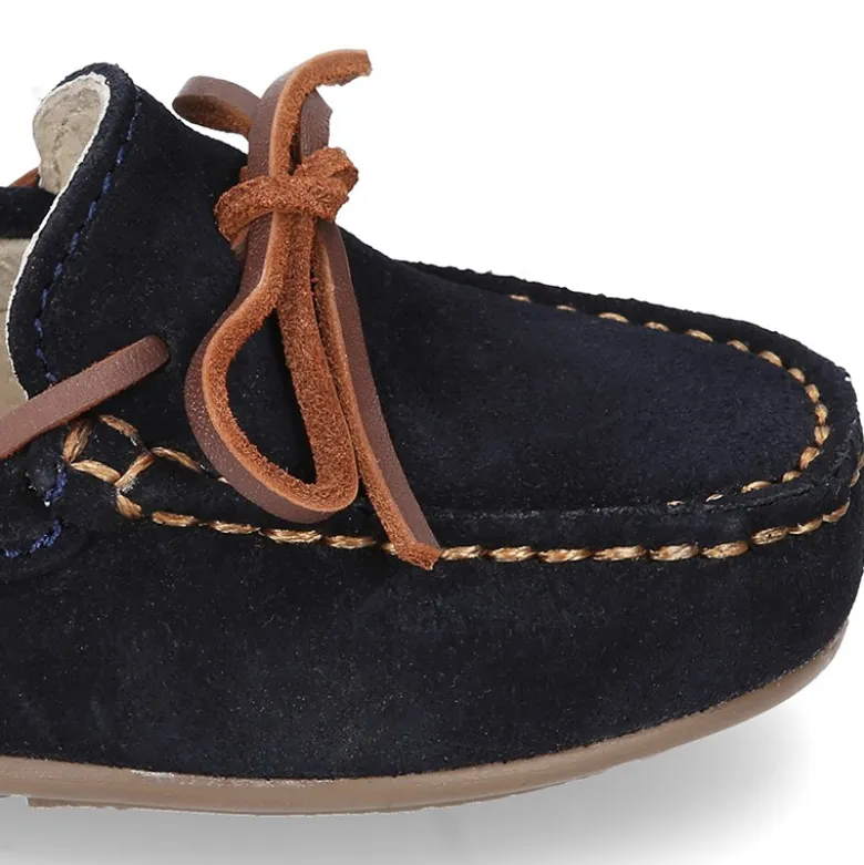 Mocasín Clásico lazos en cuero piel serraje.