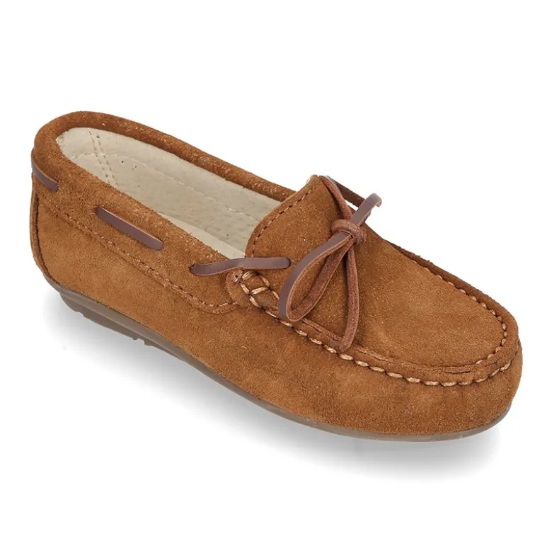 Mocasín Clásico lazos en cuero piel serraje.