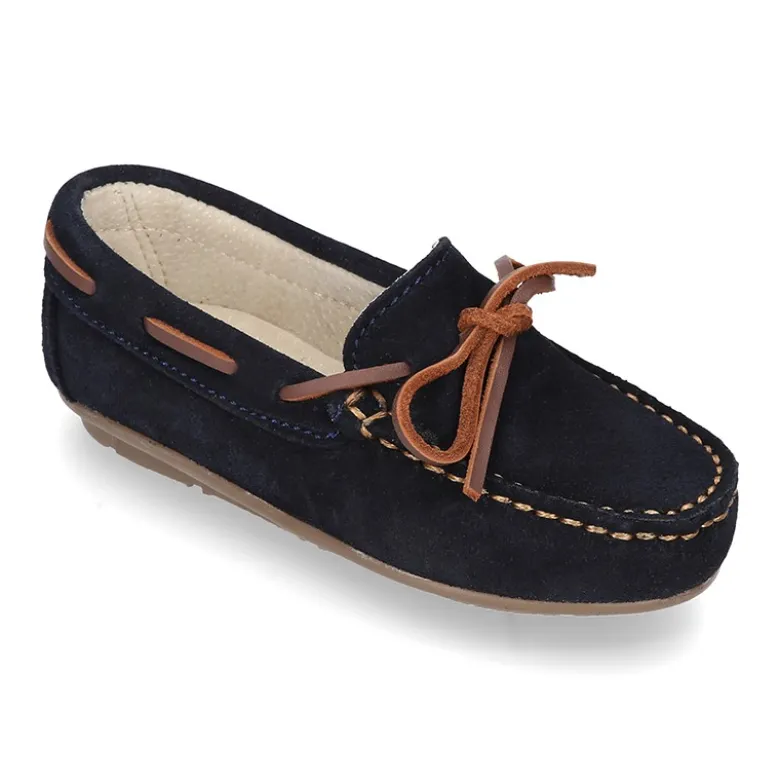 Mocasín Clásico lazos en cuero piel serraje.