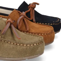 Mocasín Clásico lazos en cuero piel serraje.