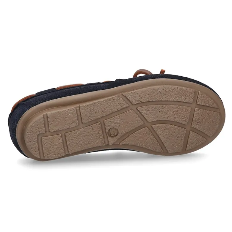 Mocasín Clásico lazos en cuero piel serraje.