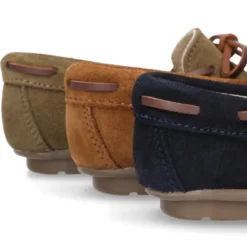 Mocasín Clásico lazos en cuero piel serraje.