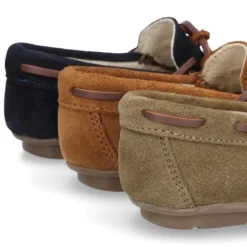Mocasín Clásico lazos en cuero piel serraje.