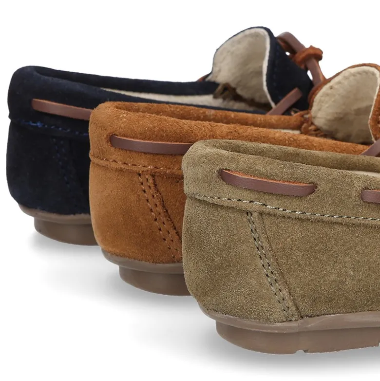 Mocasín Clásico lazos en cuero piel serraje.