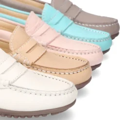 Mocasín con antifaz en piel EXTRA SUAVE y colores pasteles.