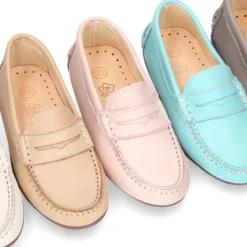 Mocasín con antifaz en piel EXTRA SUAVE y colores pasteles.