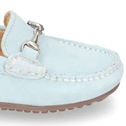 Mocasín con estribo en piel serraje para mayores.