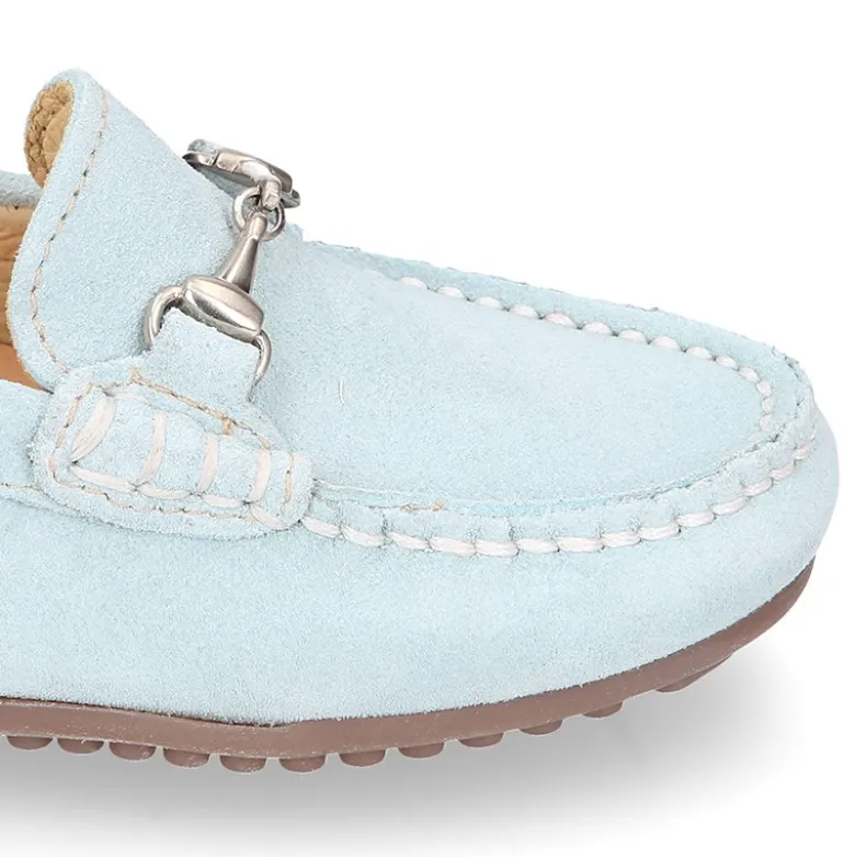 Mocasín con estribo en piel serraje para mayores.
