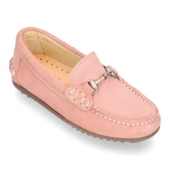 Mocasín con estribo en piel serraje para mayores.
