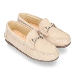 Mocasín con estribo en piel serraje para mayores.