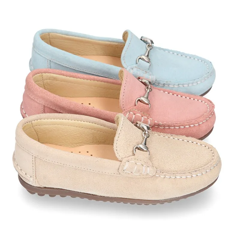 Mocasín con estribo en piel serraje para mayores.