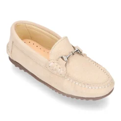 Mocasín con estribo en piel serraje para mayores.