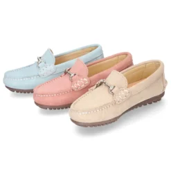 Mocasín con estribo en piel serraje para mayores.