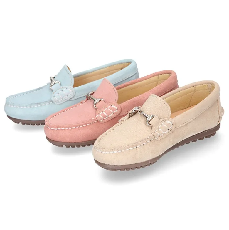 Mocasín con estribo en piel serraje para mayores.