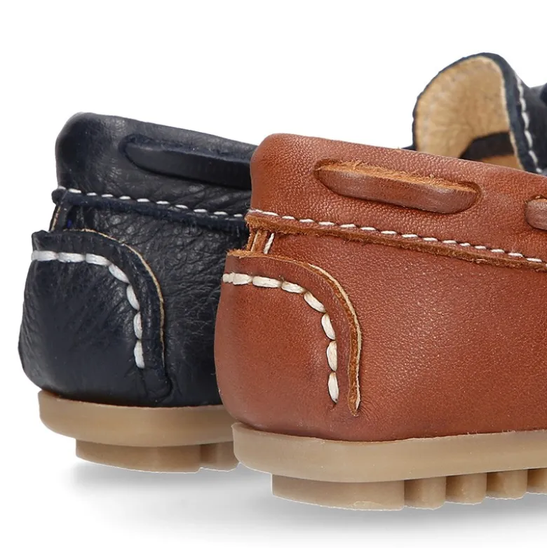 Mocasín con lazos en piel EXTRA SUAVE para peques.