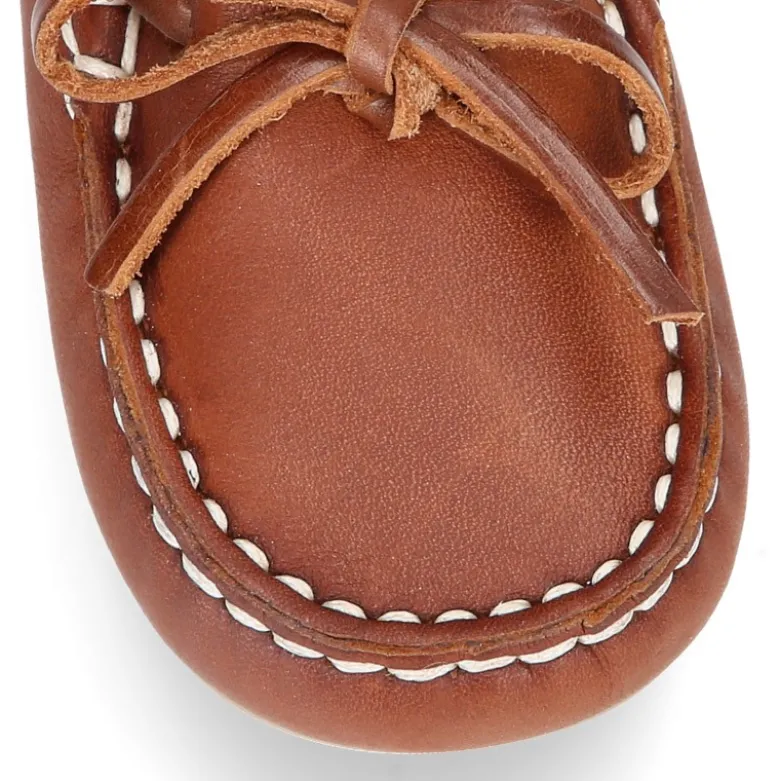 Mocasín con lazos en piel EXTRA SUAVE para peques.