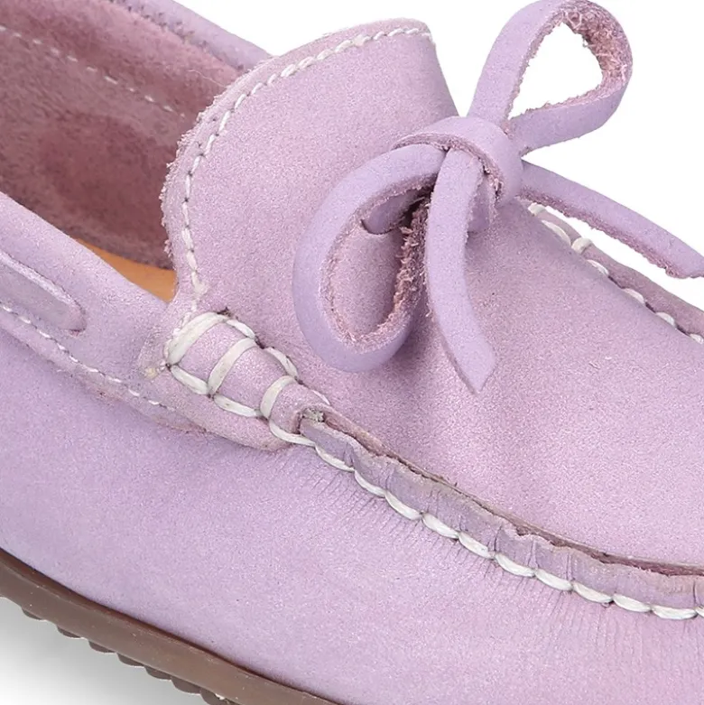 Mocasín con lazos en piel Nobuck para mayores piso conductor.