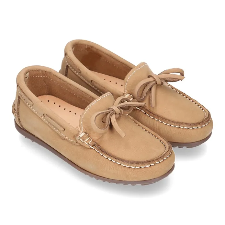 Mocasín con lazos en piel Nobuck para mayores piso conductor.
