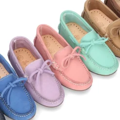 Mocasín con lazos en piel Nobuck para mayores piso conductor.