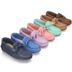 Mocasín con lazos en piel Nobuck para mayores piso conductor.