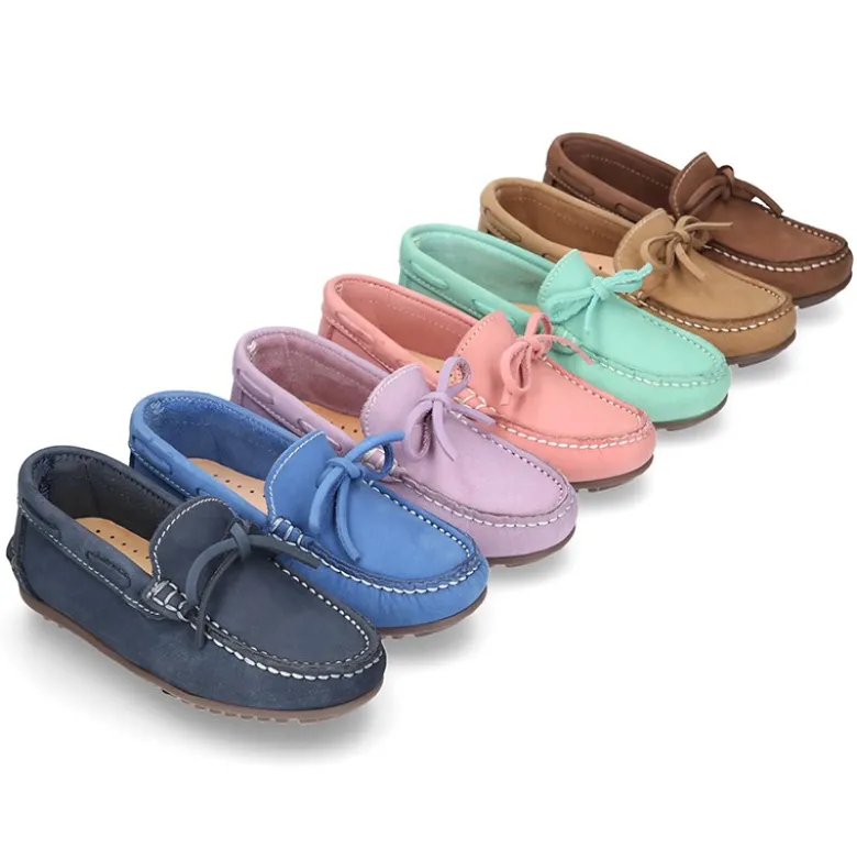 Mocasín con lazos en piel Nobuck para mayores piso conductor.