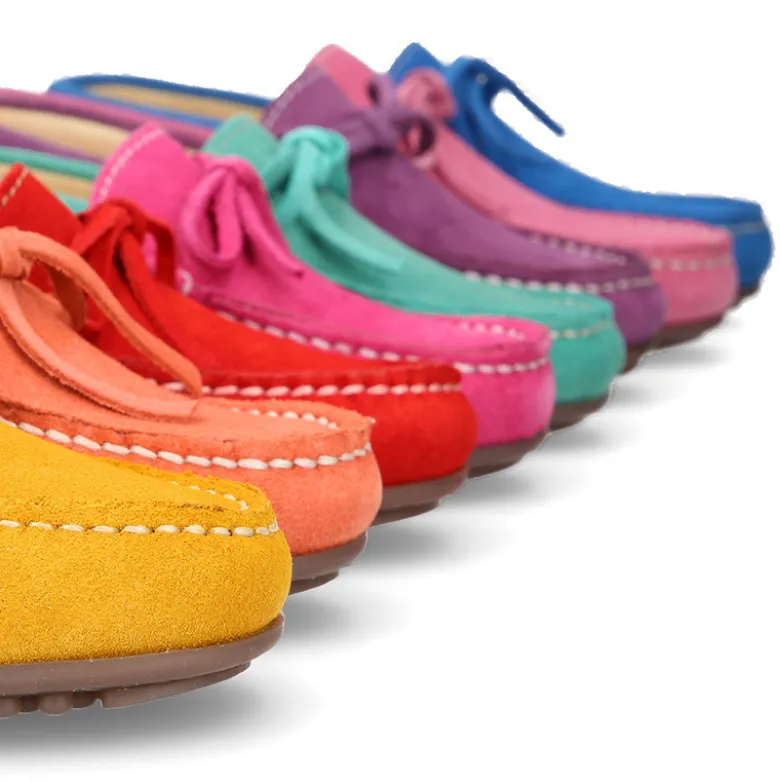 Mocasín con lazos en piel serraje para mayores piso conductor.
