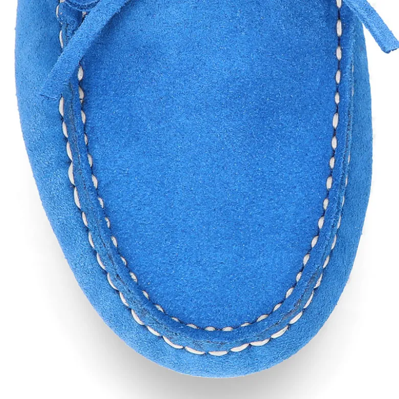 Mocasín con lazos en piel serraje para mayores piso conductor.