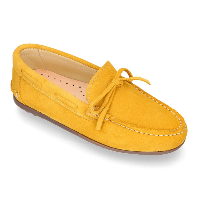 Mocasín con lazos en piel serraje para mayores piso conductor.