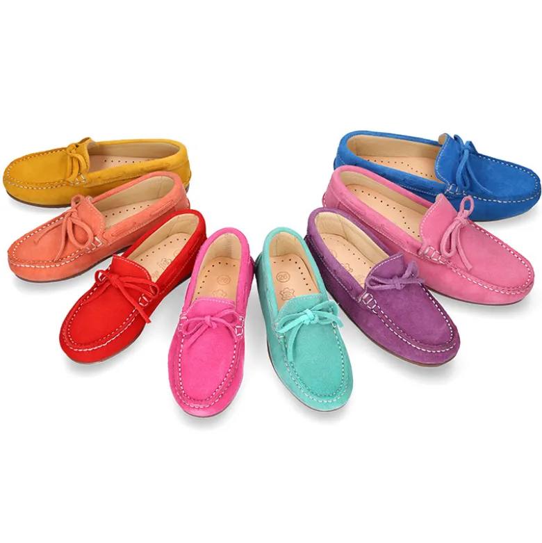 Mocasín con lazos en piel serraje para mayores piso conductor.
