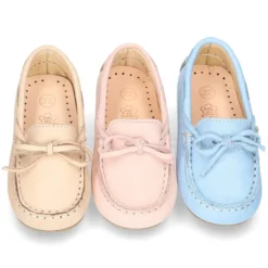 Mocasín con lazos peques en piel EXTRA SUAVE en colores pasteles.