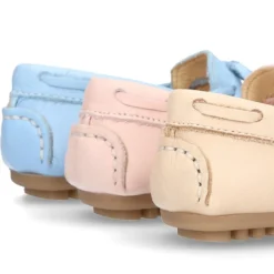 Mocasín con lazos peques en piel EXTRA SUAVE en colores pasteles.