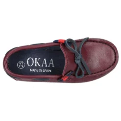 Mocasín estilo NÁUTICO con lazos y bandera en piel en color burdeos.