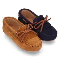 Mocasín lazos con FLECOS en piel serraje.
