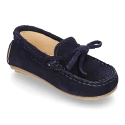 Mocasín lazos peques piso conductor en serraje.