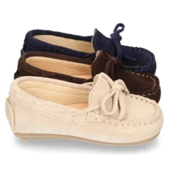Mocasín lazos peques piso conductor en serraje.
