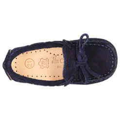 Mocasín lazos peques piso conductor en serraje.