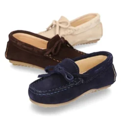 Mocasín lazos peques piso conductor en serraje.