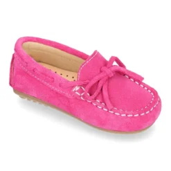 Mocasín lazos peques piso conductor en piel serraje.
