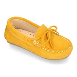 Mocasín lazos peques piso conductor en piel serraje.